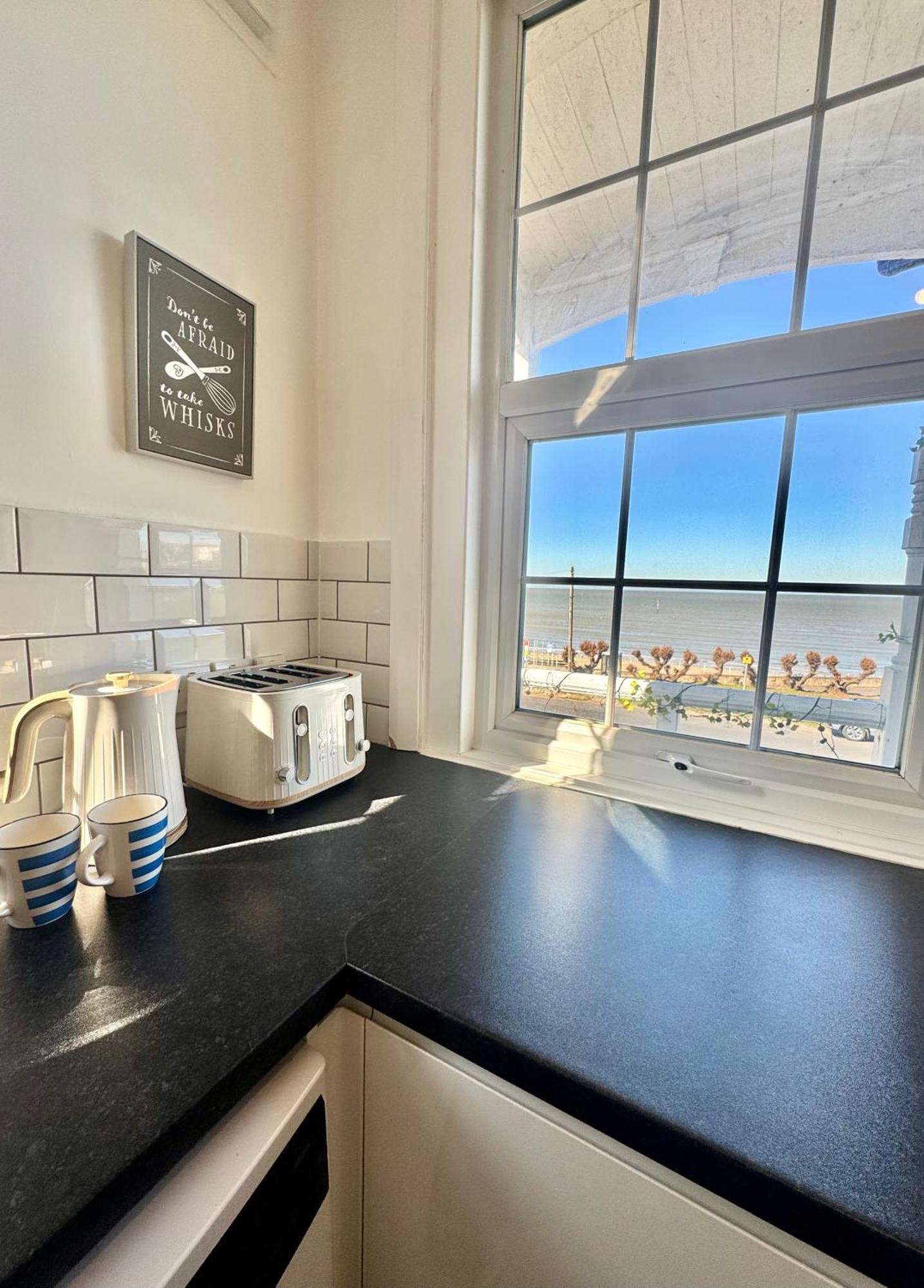 A View Of The Bay- Panoramic Sea Views- Sleeps 4 Apartment Westgate-on-Sea Luaran gambar